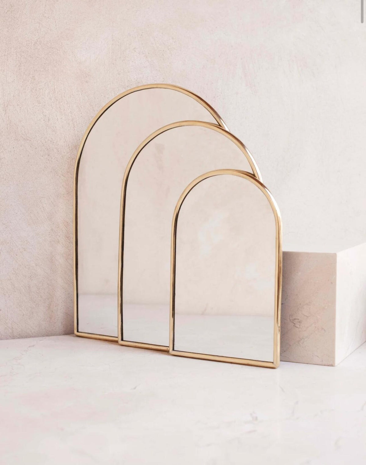 Moroccan Brass Arch Wall Mirror – Graduated Gold